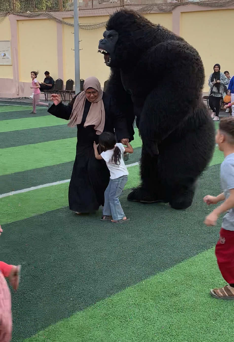 #غوريلا🦍 #افراح_مصرية #الغوريلا_الراقصة #اعيادميلاد🎈🎊🎁 #اكسبلورexplore 