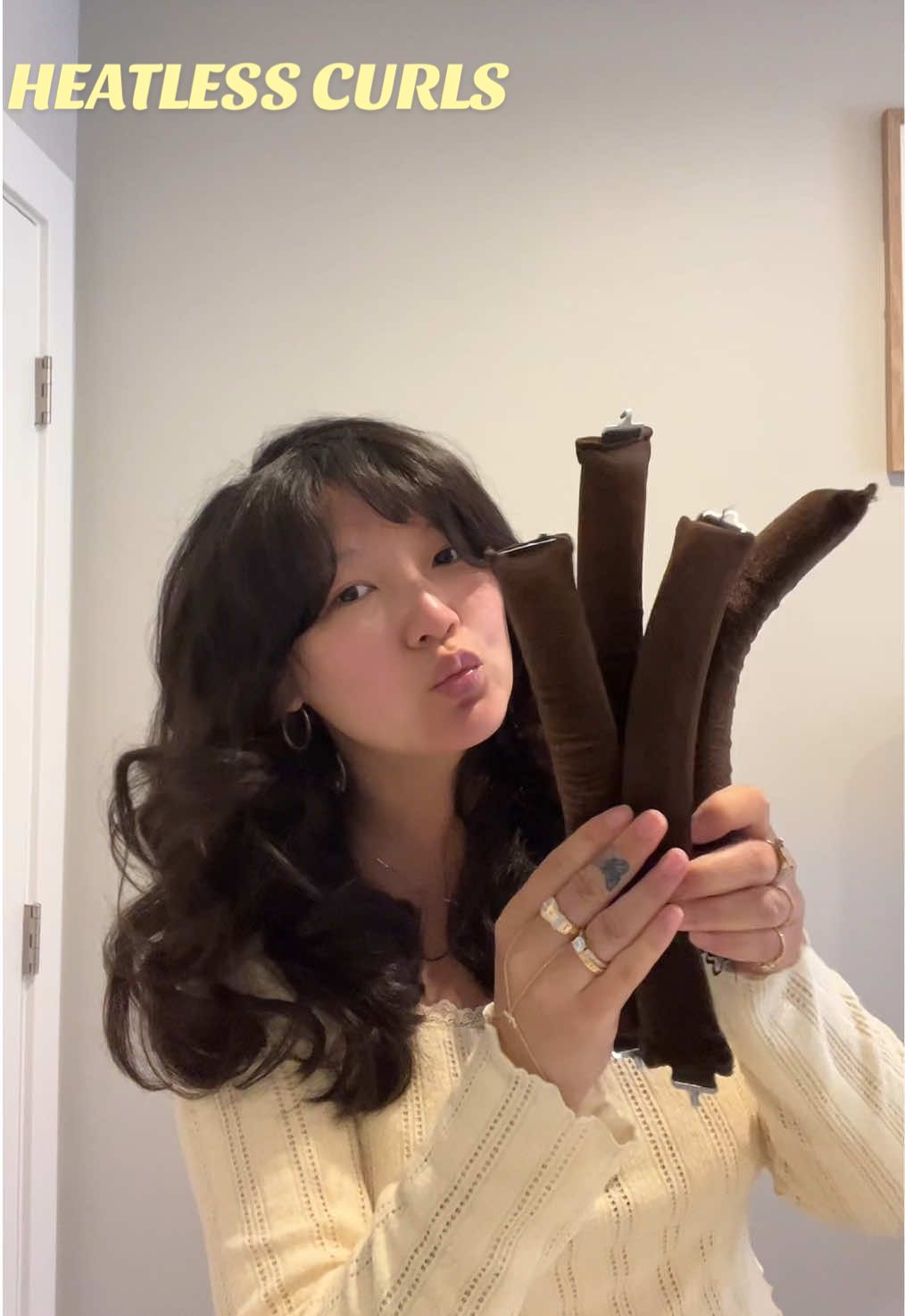 Imagine waking up to the easiest, bounciest heatless curls🥰 | Heatless Curls | Hair Rods - #heatlesscurls #hairrods #hairtutorial #hair 