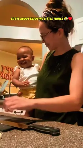 You can’t watch this without smiling 🥹🤣@Baby Zone 🥰🇺🇸  #sharing #happiness #giggle #fyp #adorable #baby #laugh #funnybaby #viral_video 