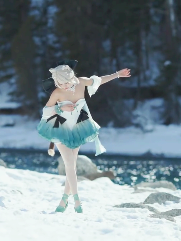 Photography made me spin in circles in knee-deep snow #lynette #lynettecosplay  #琳妮特 #cos #原神 #snow #旅拍 #GenshinImpact 