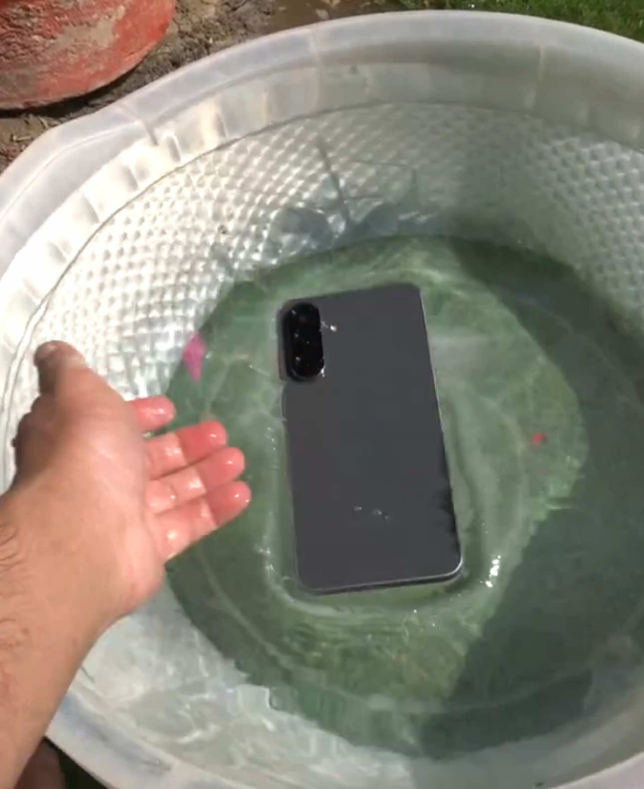Samsung Galaxy A56 5G water test 🤩 #samsunggalaxya56 #samsunggalaxya56 #galaxya56