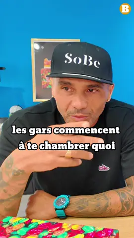 Raconte-nous une anecdote avec ta 1ʳᵉ paire en commentaire Rendez-vous à 12h30 sur YouTube la famille pour découvrir notre discussion en intégralité avec Max LIMOL en GUEST. 🕶️ @atolopticien971 #businessaupeyi #bisso #saucony #sneakers #mode #bondamanjak #maxlimol #muséedelasneakers #carré