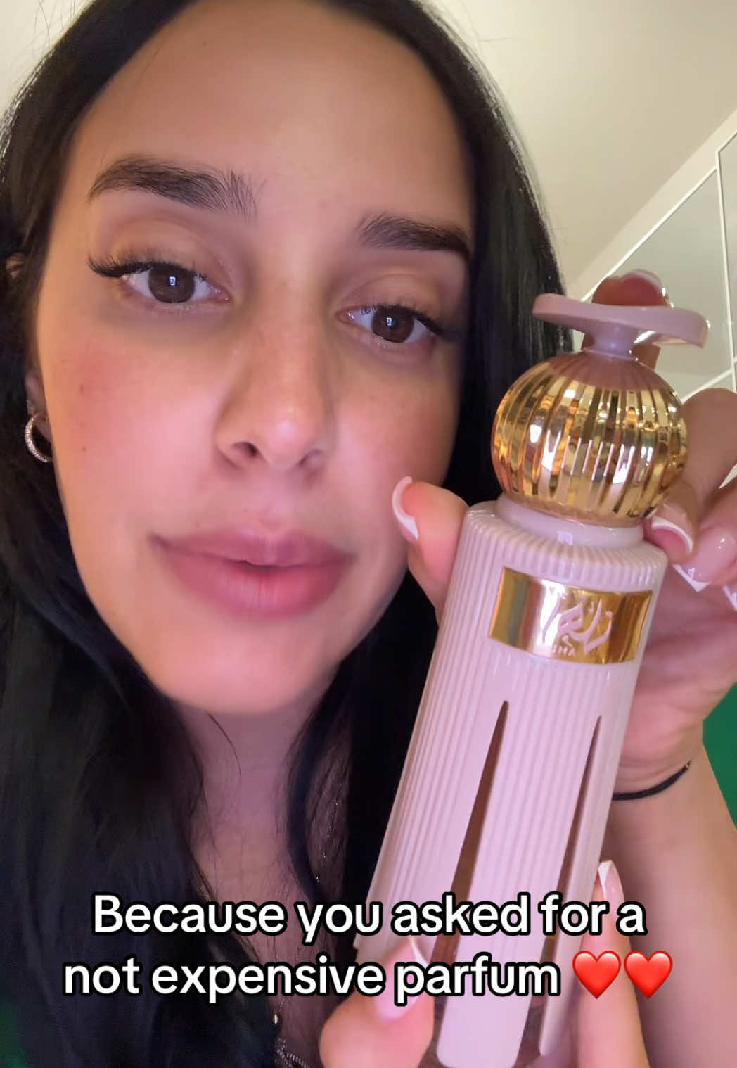 This is a affordable parfum you can buy if you wanna smell rich , at a affordable price 