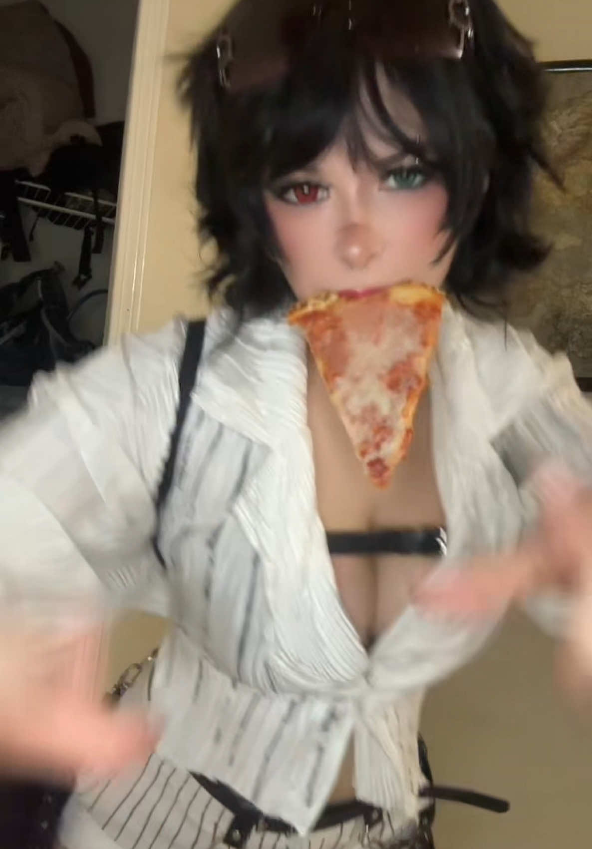 Ah yes Diva May Cry 💅 #ladycosplay #ladydmc #dmc #devilmaycry #devilmaycrycosplay #ladydmccosplay #dantedance 