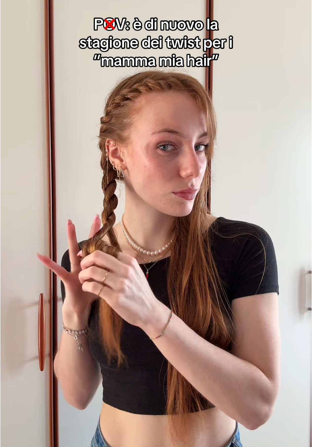 mi fanno venire voglia di mare 🌊 #twist #mammamia #hair #capelli #mammamiahair #acconciatura #hack #capellirossi #wavyhair #capellimossi #heatlesscurls 
