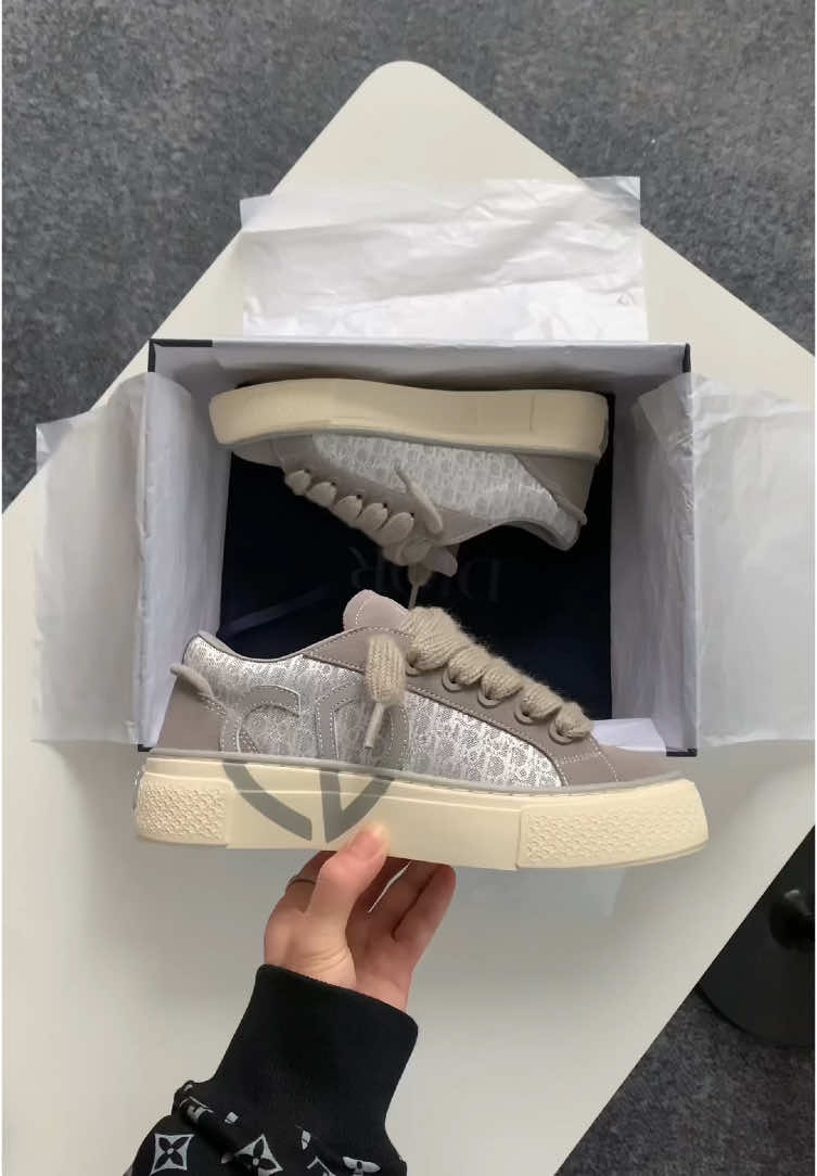 🩶Dior b33 #mensfashion #fashiontiktok #dior #diorshoes #mensessentials #sneakers #streetwear #OOTD #menstyle #fashion #fyp #viral #unboxing #tiktokviral 