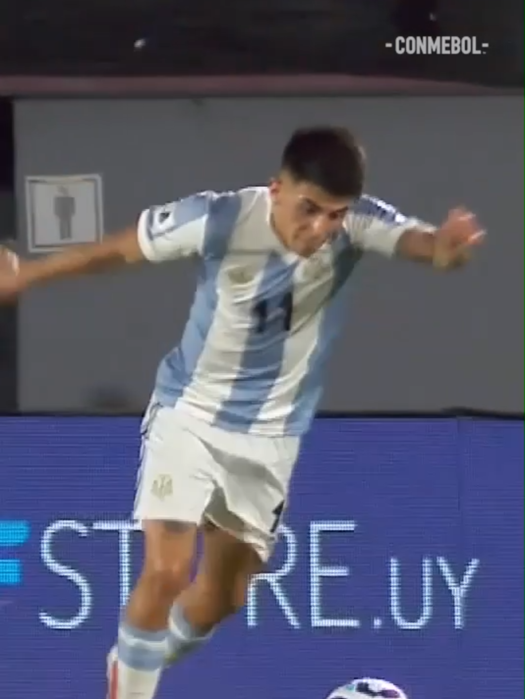 Thiago Almada, fiel representante del potrero argentino 🥳🇦🇷 #EliminatoriasSudamericanas #CreeEnGrande