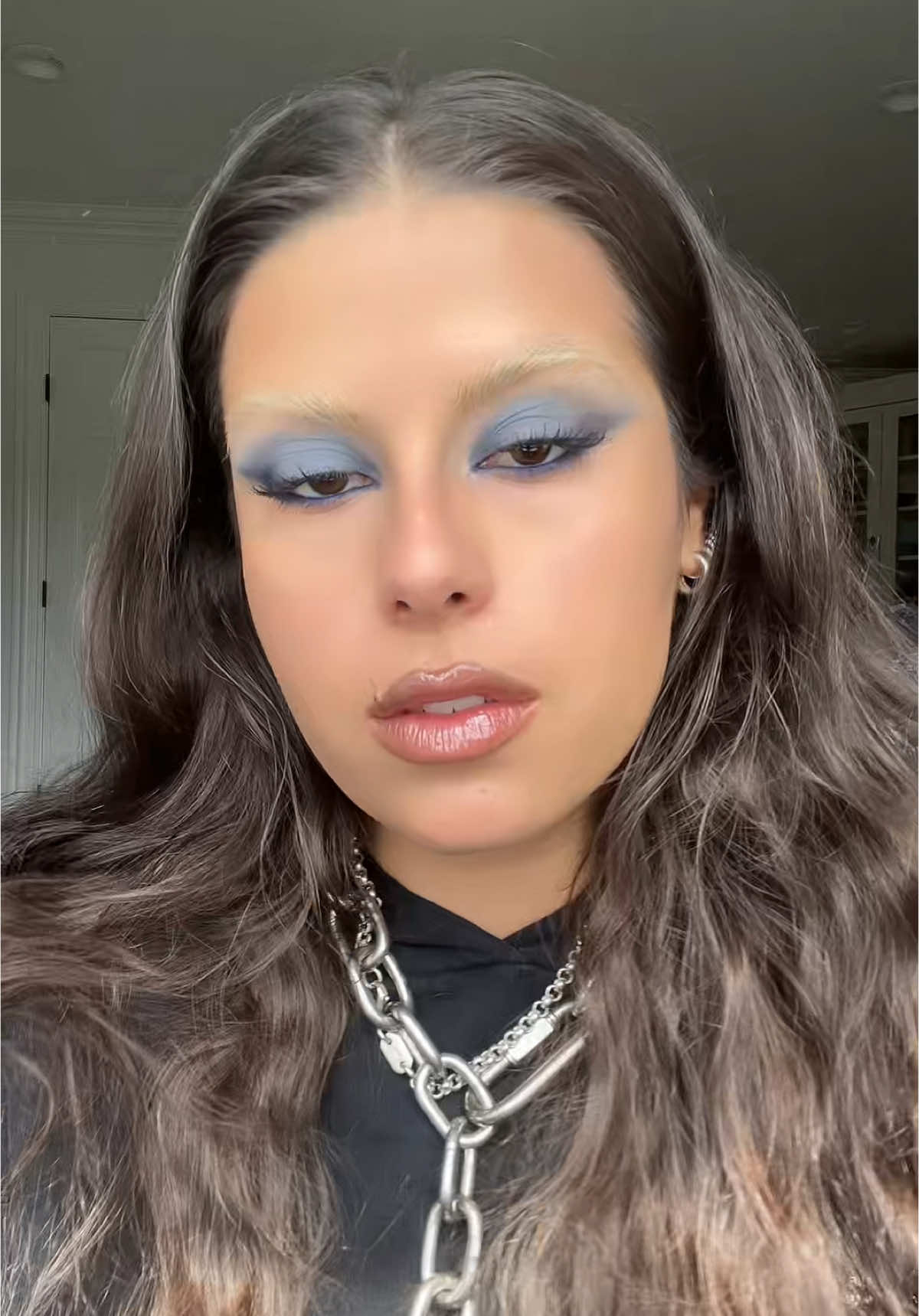 Baby blueeee eyeshadow look using @Victoria Beckham Beauty @Rituel de Fille #nyc #makeup #beauty #editorialmakeup #makeuptutorial 