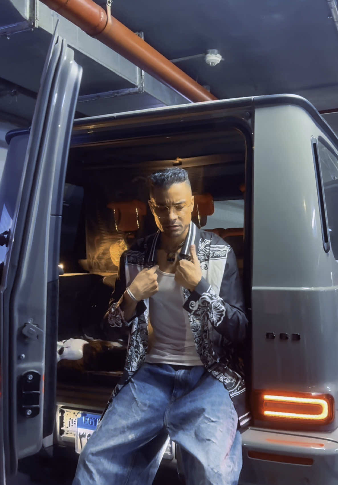 ف عنيكوا الشر ليا بان🧏‍♂️ يوم الاتنين ع اليوتيوب اغنيه (ملك الساحه)🔥#حسن_شاكوش 