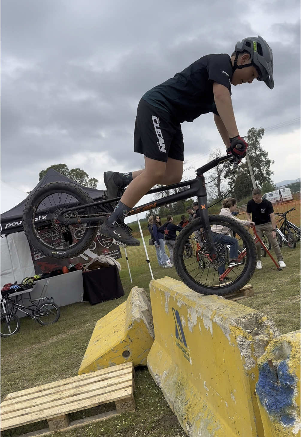Hoy en el #showtrial de #peuabaix  en la #firadelalletcampllong  @cleantrials  @hebo.factory  @abus2ruedas  . . . . #bike #trial #trialbike #bikepassion #biketrial #bikelife #trials #trialgame