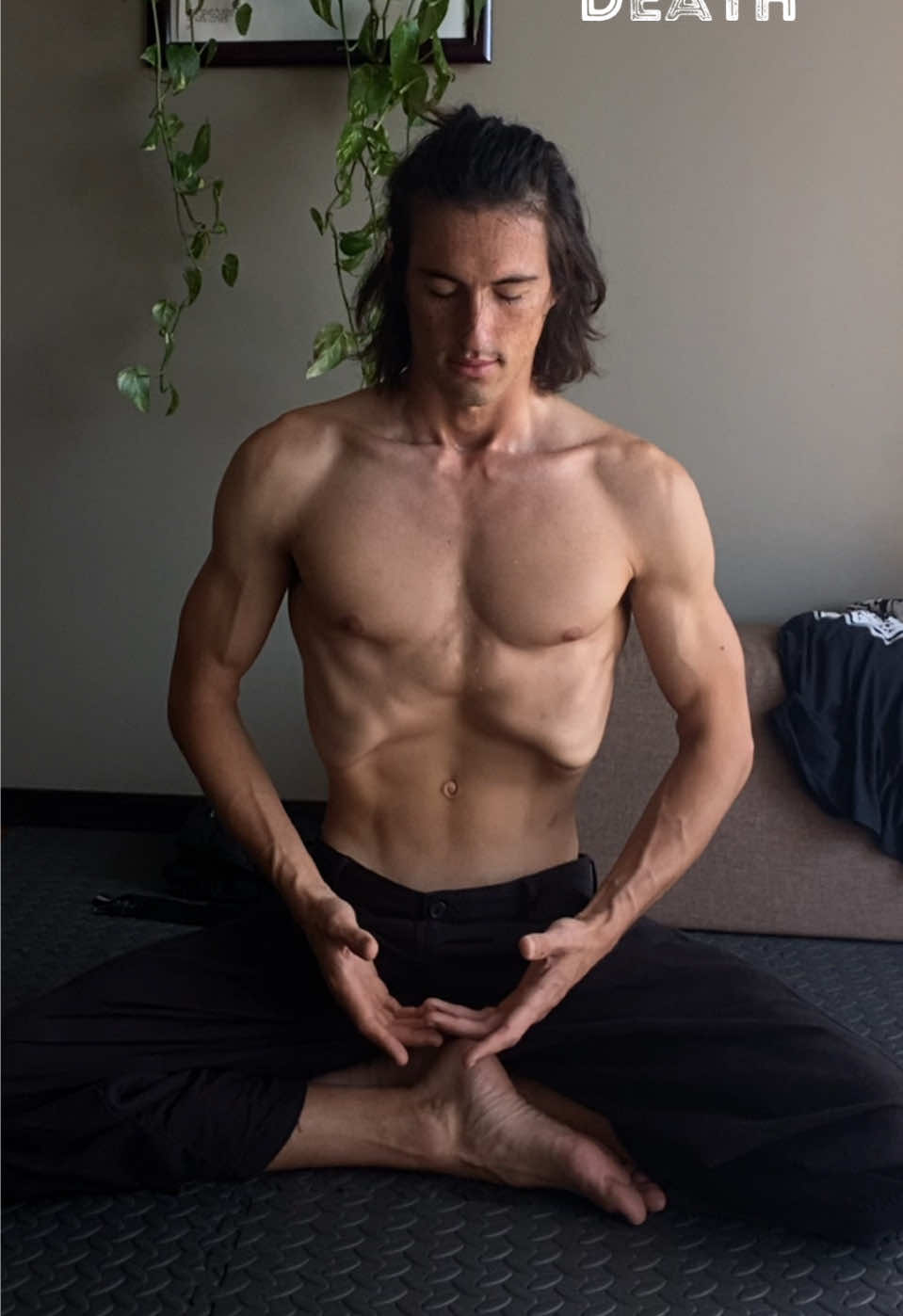 #meditate #meditative #yogi #spiritualitytiktok #spiritualityoverreligion #energyflow #stillness #nothingness #spiritualpractice 