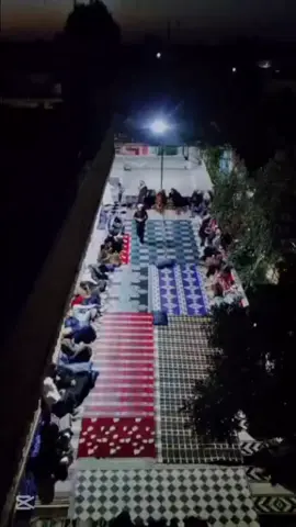 عمامي أهل الكرم والجود والسخاء في قلوبهم حب العطاء لا يفنى في بيتهم الضيف يجد الراحة والهناء ويشعر بالأمان والحب الدفين في العينين عمامي كرماء كالشمس تضيء الدرب تنير طريق الضائعين في الظلام عمامي كالبحر العميق ملاذ الآمنين فيه يجدون السلام والطمأنينة عمامي في قلوبهم حب الخير للجميع لا يبخلون بالعطاء مهما كانت الظروف عمامي هم السند والعزوة في الشدائد هم الأمان والحماية في وجه العاصفة أدام الله عليهم نعمة الكرم والسخاء وجعلهم دائماً مصدر فخر واعتزاز لنا جميعاً.