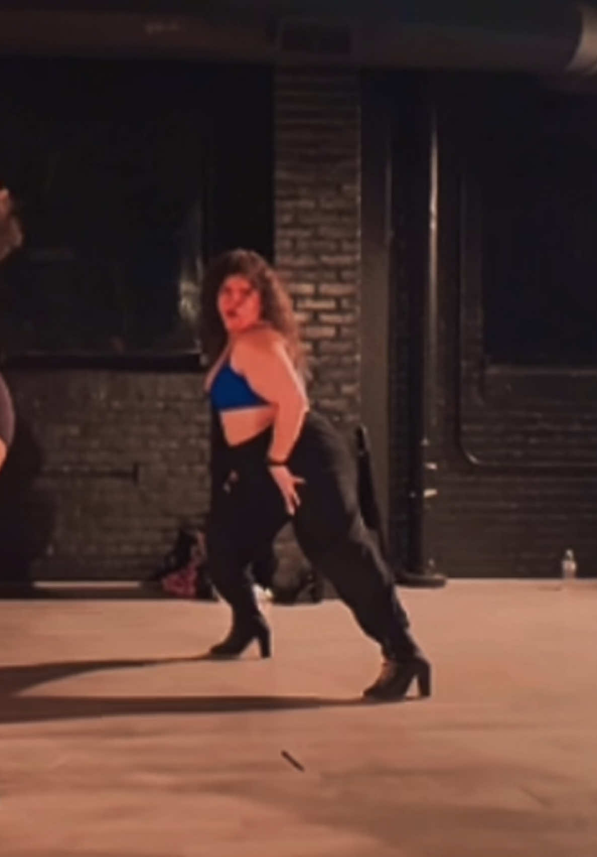 Something different 😅  #heels #heelsdance #heelsclass #confidence #heelsdanceclass #thediamondmvmt #latebloomer #hiphopdancer #dance #dancer #plussizedancer #danceclass #danceclassfun #dancestudio #dancechallenge #powerinprogress #curvesincontrol #breakingthestereotype #plussize #plussizeedition #latina #hiphop #dancetraining 