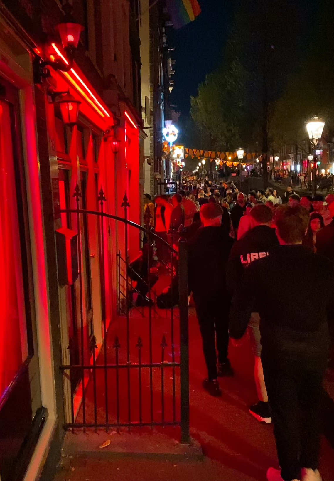 #redlight #dewall #AmsterdamRedLight #redlightsecrets #amsterdamcentrum #koningsdagamsterdam #koningsdag 