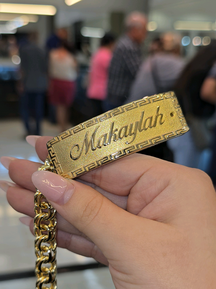 @TAMAYOS THE BIG STORE @TAMAYOS THE BIG STORE @TAMAYOS FABRICA DE ORO @tamayoshoustonoficial #tamayos #gold #oro #bracelet #esclava #chinolink #laserengraving #webuygold #wepricematch #tamayosfabricadeoro #viralvideo #fresitas🍓 