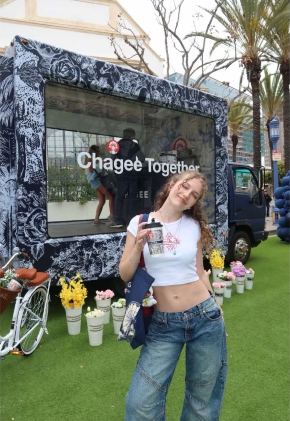 Los Angeles, @usachagee has officially made its mark! 🎉 We stopped by the CHAGEE Tea Truck activation to sip on the globally adored BOYA Tea Latte (600M cups sold... no big deal 😉), grab free drink vouchers, and score some exclusive CHAGEE swag. And the fun isn’t over — join us at CHAGEE’s Westfield Century City store from May 9 to 11 for their viral Tear & Win event! Prizes include fashion, beauty products, tech, and more.😍 Don’t forget: Use my coupon 【CUSCHAGEEFSQY】to get your first free drink by downloading their app! You won’t want to miss these sweet, winning moments. See you soon, LA! 📍 #CHAGEETogetherLosAngeles #CHAGEEUSA #CHAGEE @CHAGEE USA 