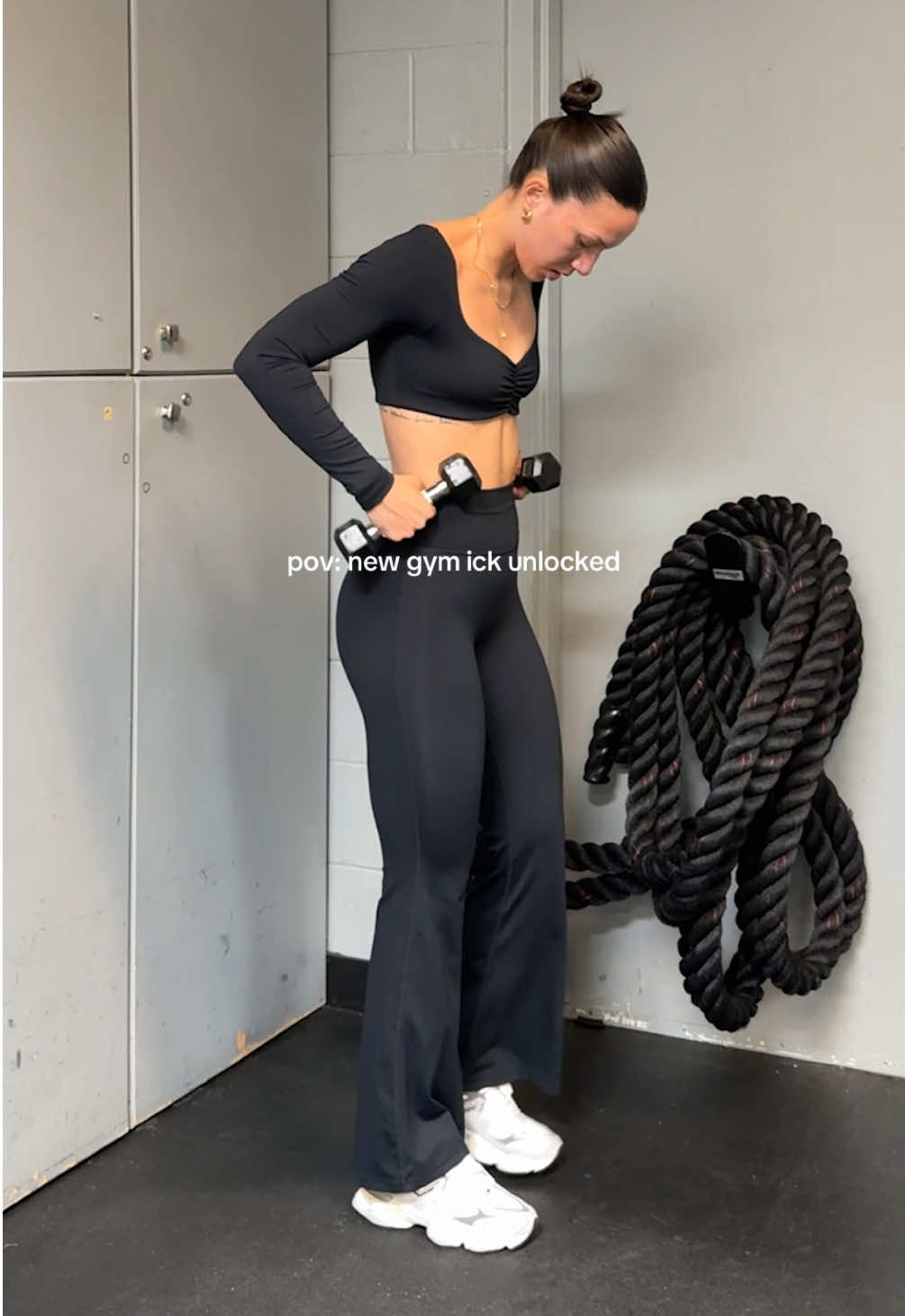 tell me you’re 5’8, without telling me you’re 5’8 —regular length is too short and long length is too long 😩 drop your tall girl approved leggings suggestions in the comments! #workout #workoutmotivation #flaredleggngs #flareleggings #leggingsoftiktok #gymthings #gymgirlsoftiktok #gymgirls 