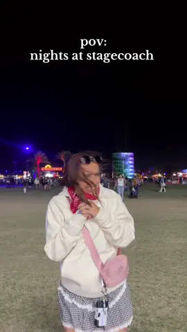 why so cold!!! 🤠🐴💐#stagecoach #stagecoachoutfits #fit #relatable #stagecoachfestival #stagecoach25 #stagecoach2025 #fashiontok #outfitinspiration #ootds #cold #BestFriends #outfitinspo #wind #outfitoftheweek #fits #fit #relatablecontent #relatablecontentonly 