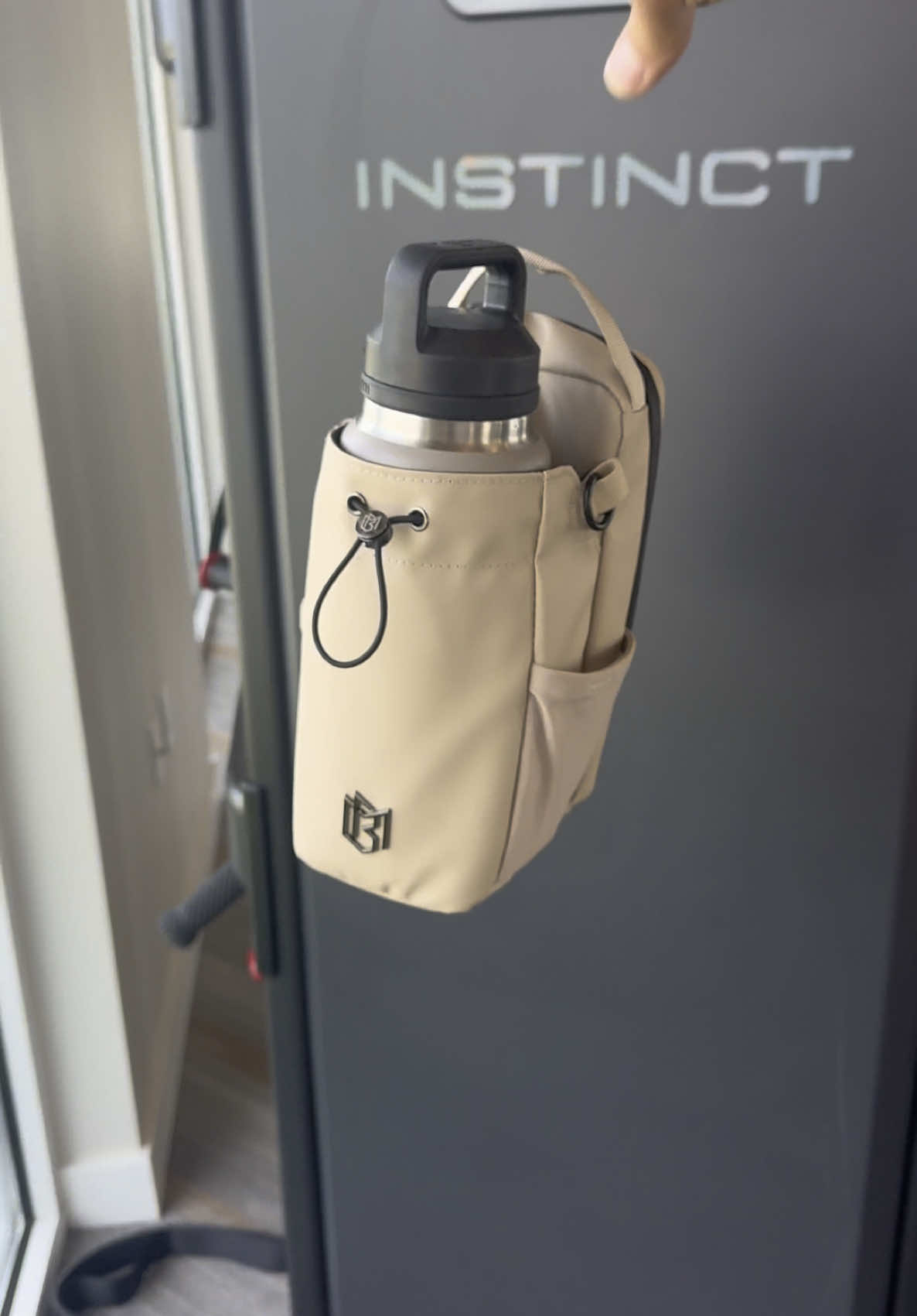 Best gym bags on the market our reviews will back that up! Our magnetic bags attach to fitness equipment to keep your items safe, sanitary, and easily accessible! 