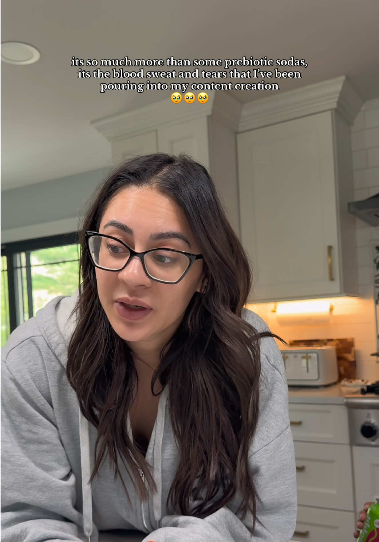 And yes my I dyed my hair darkerrrrr @Drink Poppi ILY AND THANK YOU 🤍 #creatorsearchinsights #contentcreators #momcontent #momcreator #MomsofTikTok #realmomlife #relatablemomcontent #tiktokmoms #tiktokmom 