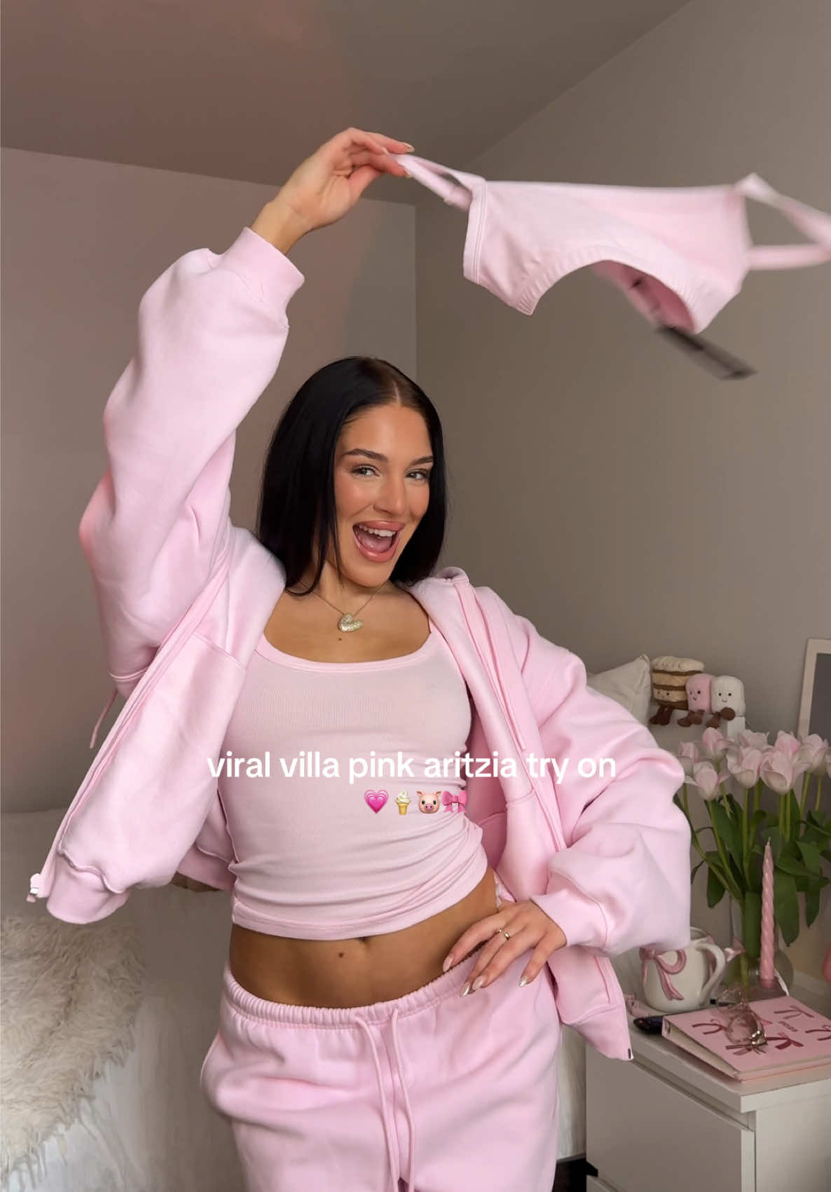 Replying to @Aritzia okay this track suit is EVERYTHING 😭💗🫶🏼🎀 #tryonhaul #aritziahaul #villapink #aritziaoutfits 