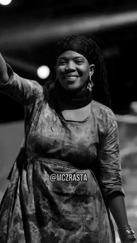 Que voz da Dezarie!🇯🇲 . . #reggaemusic❤️💛💚🎶 #reggae #reggaedancehall #dezarie #fyp 