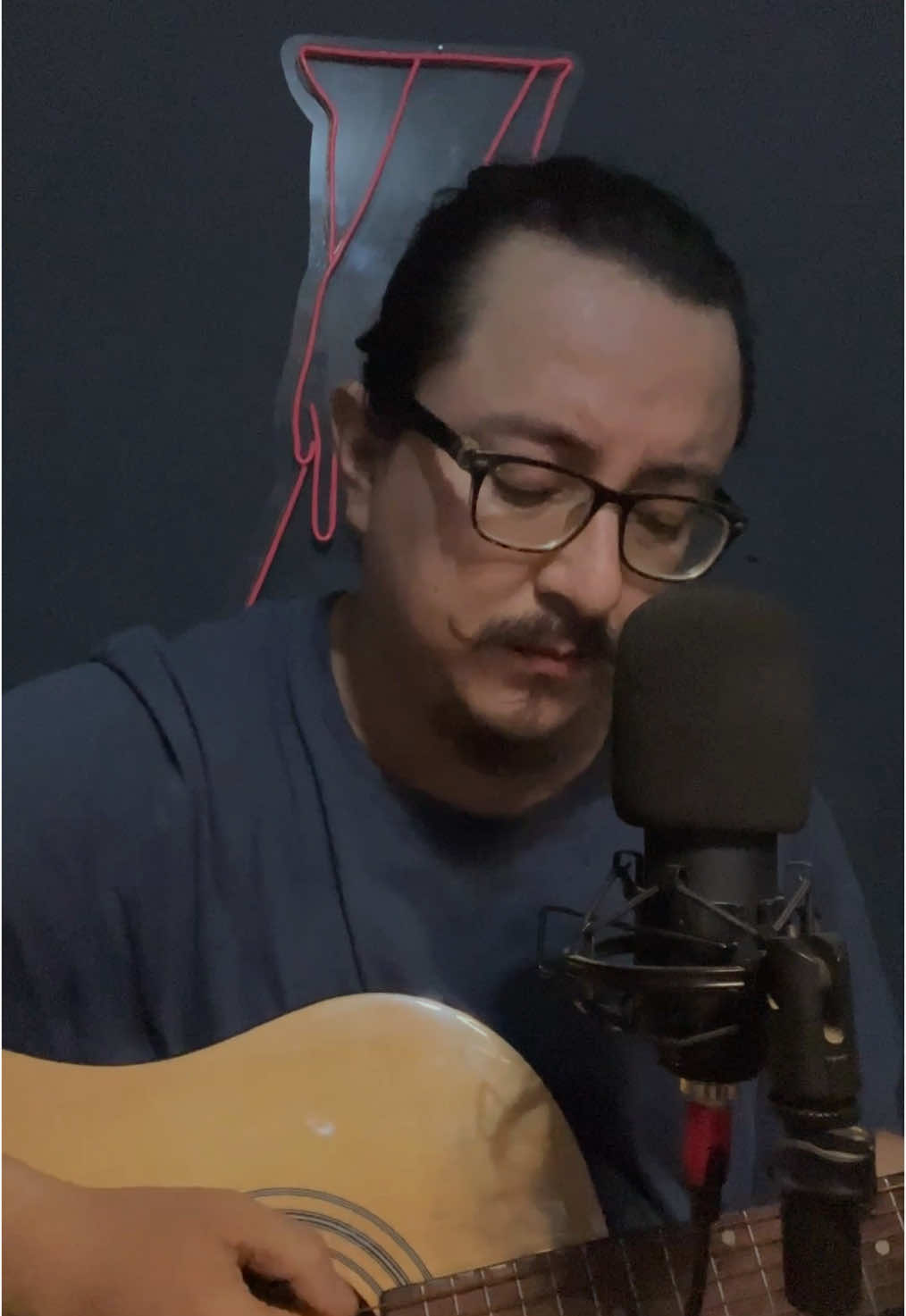 Soy un hombre de pocas palabras #guitarra #dedicatoria #amor 