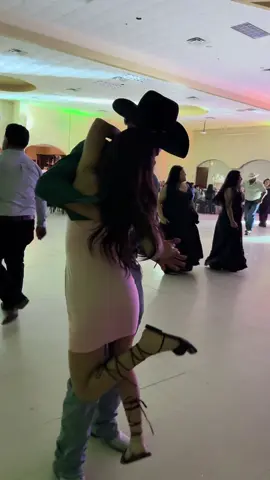 😍🔥.                                               #huapangos #tribal #spins #dancing #duo #viraltiktok #foryou #viralvideo #fyp #foryoupage 