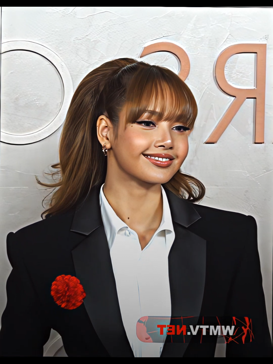 the truth is that she looked stunning and caught everyone's attention... #lisa #edit #kendalljenner #oscar2025 #redcarpet #blackpink #blink 