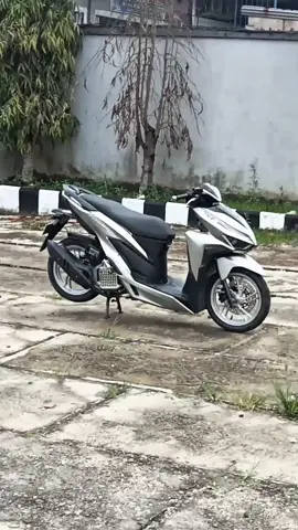 kaya nya warna silver cuma gua dah🥶🗿🗿 #fyp #vario150new #variostyleindonesia #variomodifikasi #semogafyp #variolednew  minimal bantu tanya