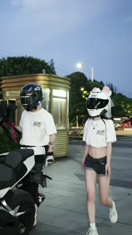 #xedepgaixinh #ngamgaixinhplus #girlbiker #bikelife #gaixinhmoingay #nutaixexinhdep #xedepmoingay #motorcyclegirl 
