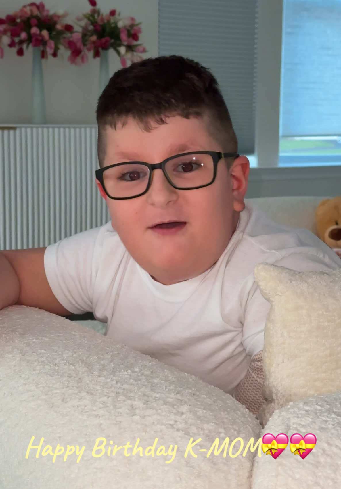 HAPPY BIRTHDAY K-MOM🎤 I love you very much 🌷🌷🌷#tiktok #son #birthdaysong #son #k3vingabor #foryou #iloveyou #mom 