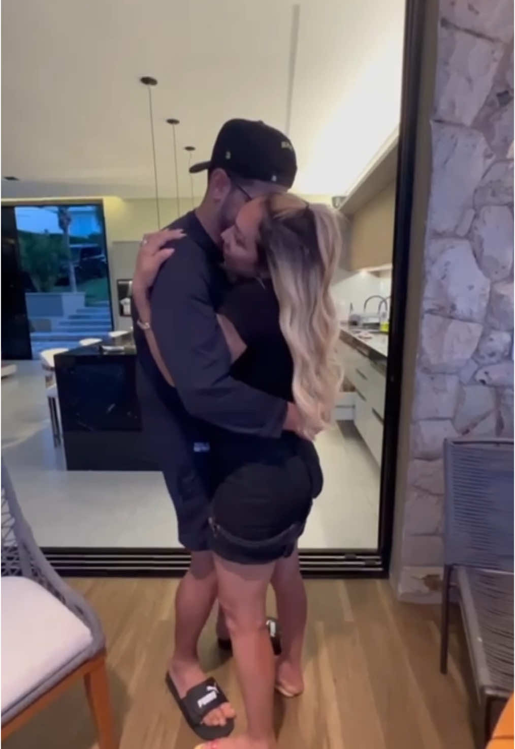 Porque a vida sem você não faz sentido ✨ Sabadou, amores! Bora curtir um forrozinho? 26.04 • 03 anos de casados • Te amo, amor! 💘 #TatyGirl #Viral #BaúDaTatyGirl #Pagode #Forró 