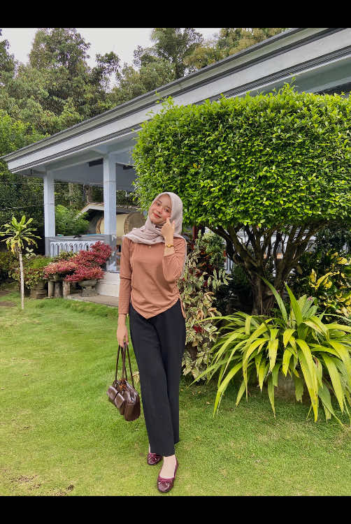 Lagi suka sukanya post kaya gini . . . . . . . . #fyp #foryou #masukberanda #fotolive #cewekcantik #OOTD 