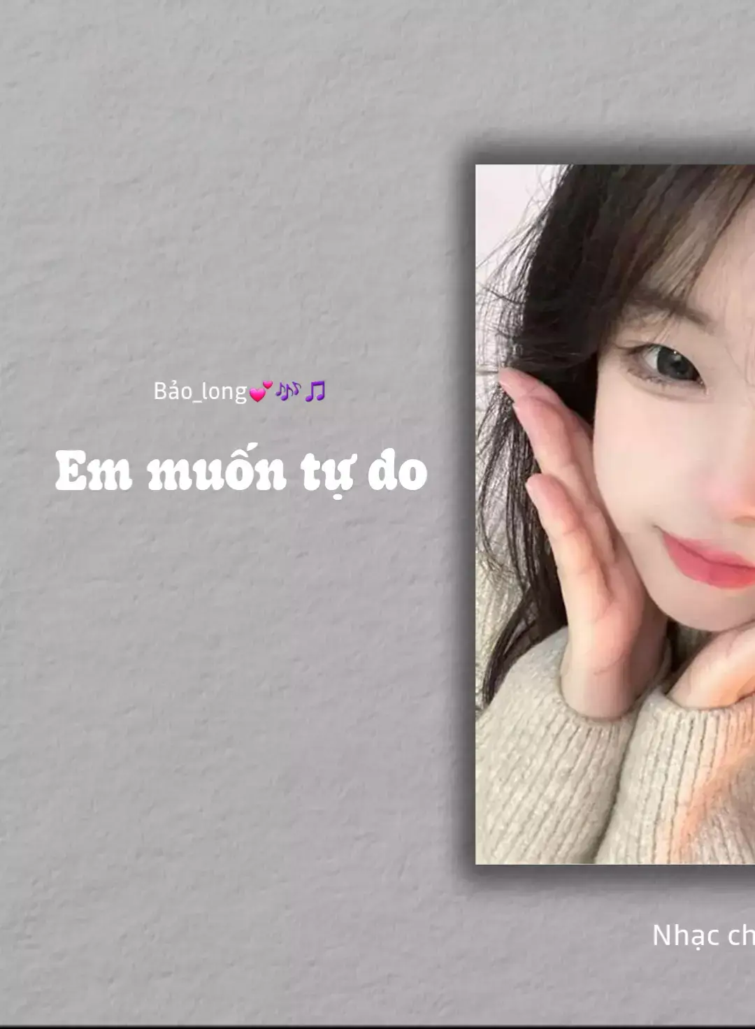 Em muốn tự do anh ơi Còn hơn bên anh em thấy chơi vơi Em biết là điều khó nói Nhưng chẳng sao mà Em đâu cần anh phải nói ra Chính bản thân em cũng hiểu mà Anh xem cô ta quý giá hơn em Em muốn tự do anh ơi Còn hơn bên anh em thấy chơi vơi Quyết định để em ra đi Cũng là cách anh lựa chọn Cơn mưa ngoài kia thôi đã ngừng rơi  Hạnh phúc của mình giờ vỡ làm đôi Đến lúc em phải đi rồi...!💕 #emmuontudo #baolong1207 #nhacremix #xuhuong #tangluotthich #clzong1207 #nhacchill #nhacbuontamtrang #nhachaymoingay #lyric #🎵🎶🎧 #tăngtim💝 #lyrics_songs #nhacnaychillphet 