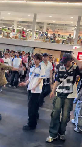 #tonglong #kpoprandomdance #dance #phnompenhcity 