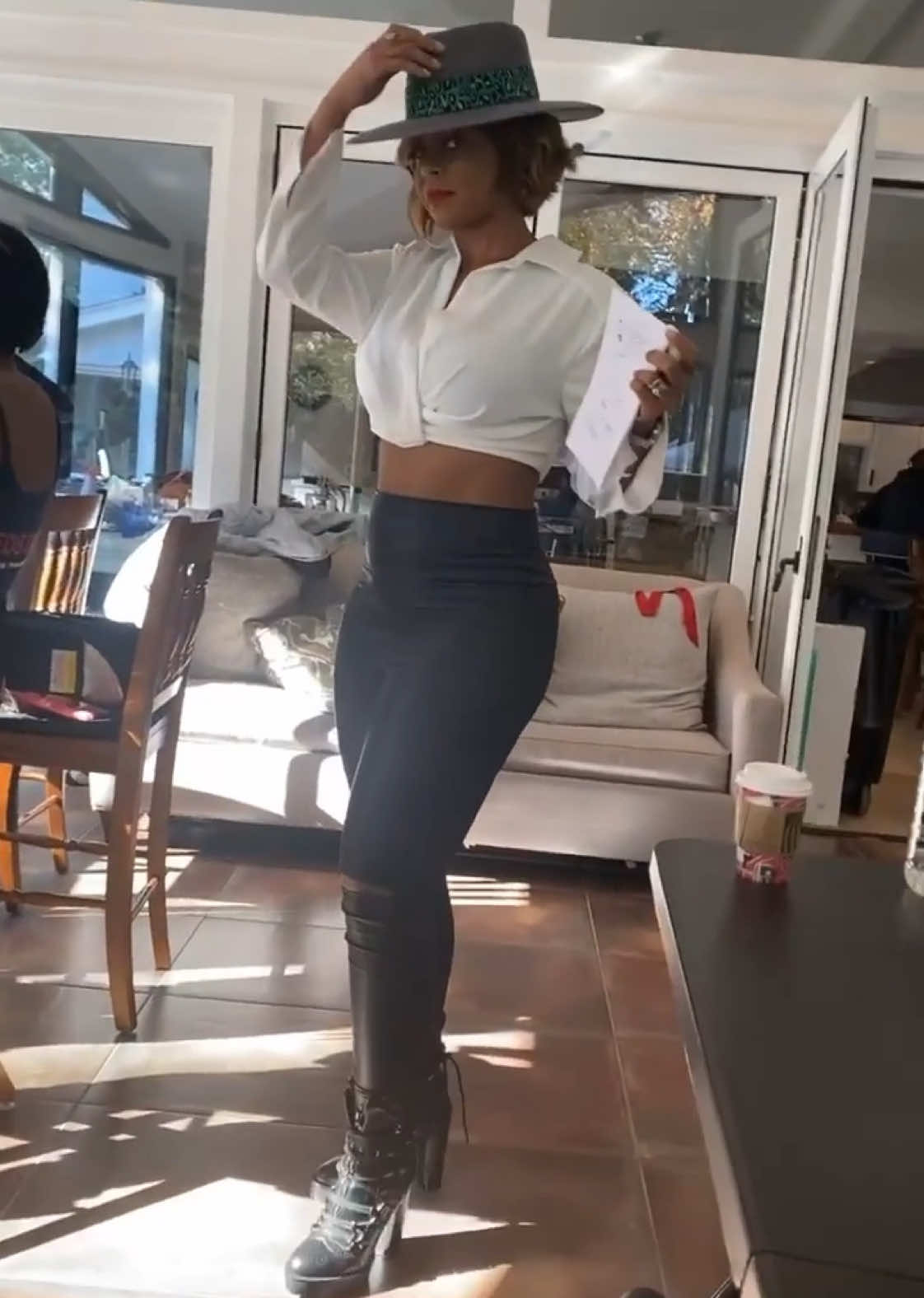 Erica Peeples On Set Of Trophy Wife  #megamindmedia #ericapeeples #behindthescenes #trophywife 