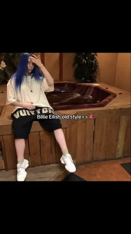 When she was wearing gucci, lv and nike>>>🫦🫦 #fyp #foryoupage #viral #billieeilish #style #prime 