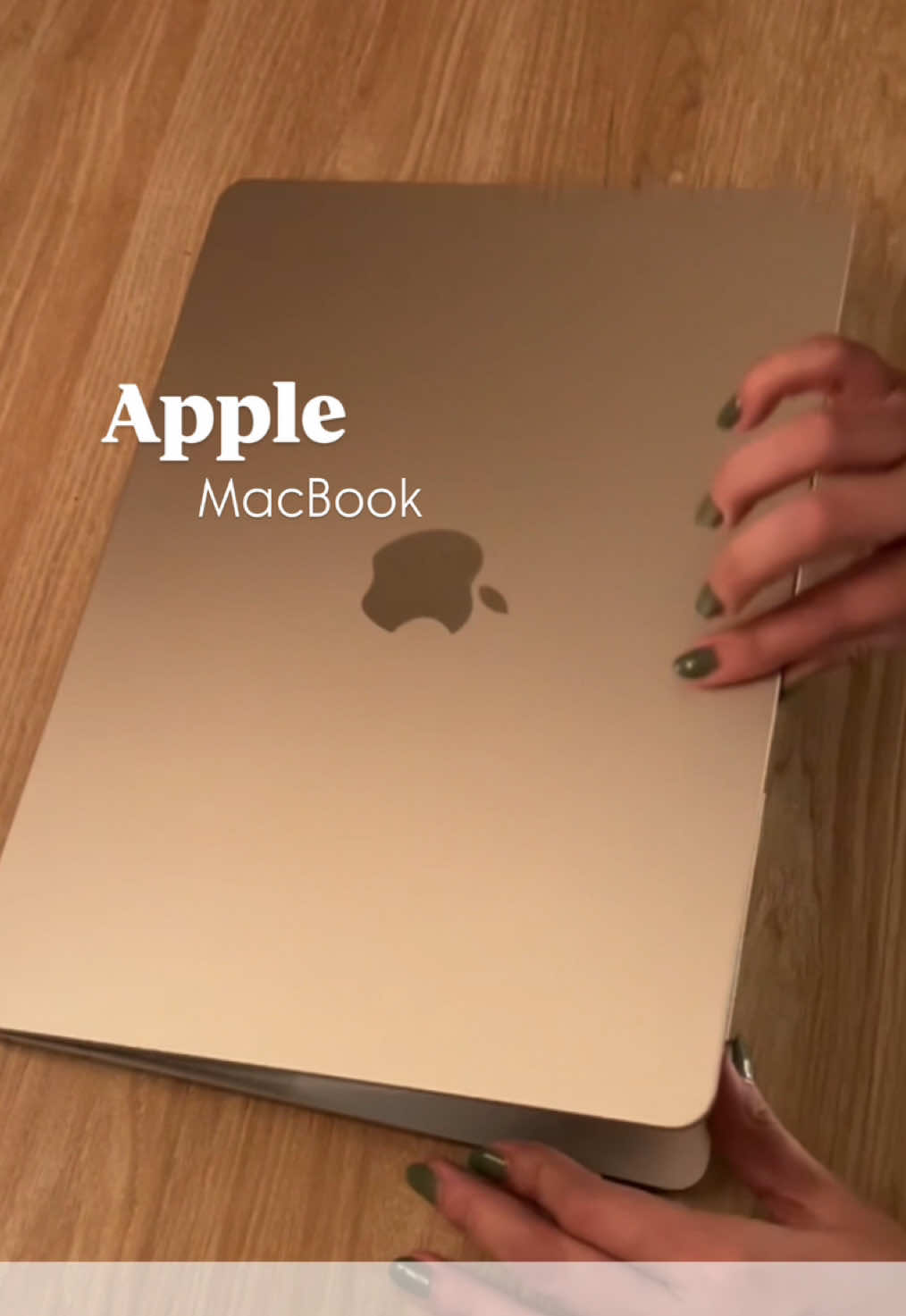MacBook Air M4 Gold Starlight ✨😮‍💨👌🏻 . . . . . #macbook #mackbookpro #macbookair #starlight #goldstarlight #applethings #macbookhacks #ecosistemaapple #gadget #applegadgets 