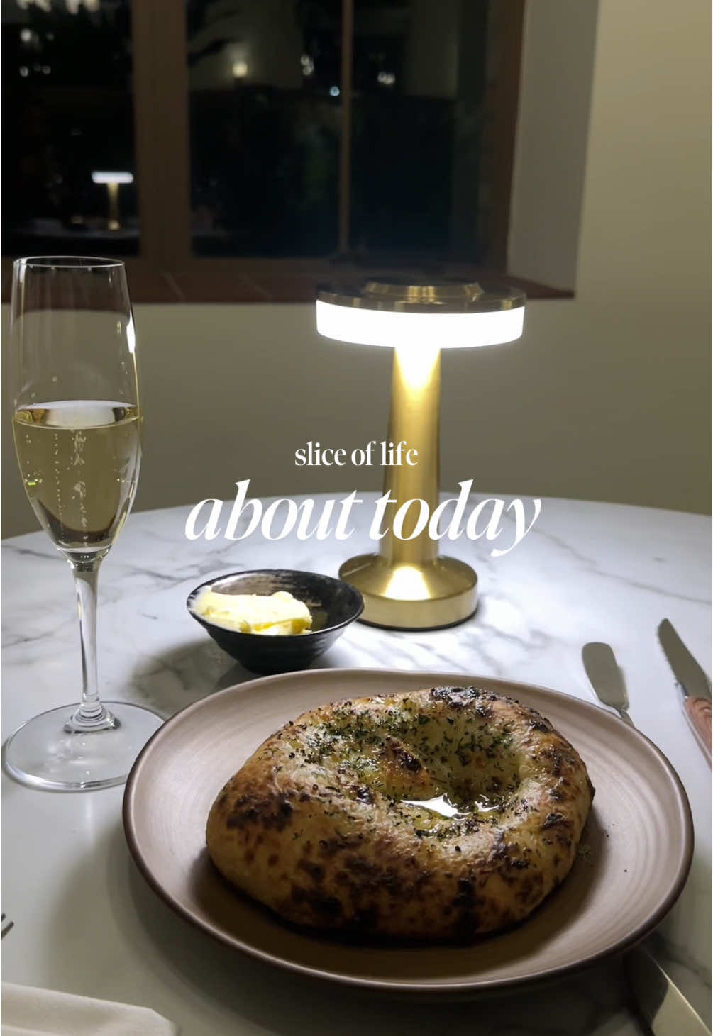 A little slice of life ✨🍋🍸💐 Grabbing a coffee from the local coffee shop, walking my dog by the water, and treating myself to a nice dinner out in the town. - These are the things I look forward to. 🥂  #coffee #sliceoflife #minivlog #dailyvlog  #seattle #seattlevlog #fyp 