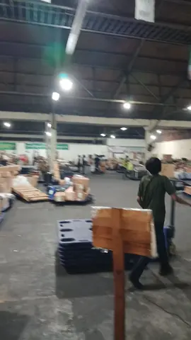 kerja di bawa santai saja yang penting selesai kerjaan #viraltiktok #foryou #fyppppppppppppppppppppppp #jntcargodepok #jntcargoindonesia #expedisi #fypシ゚ #jntcargo #udin #viral #tiktok 