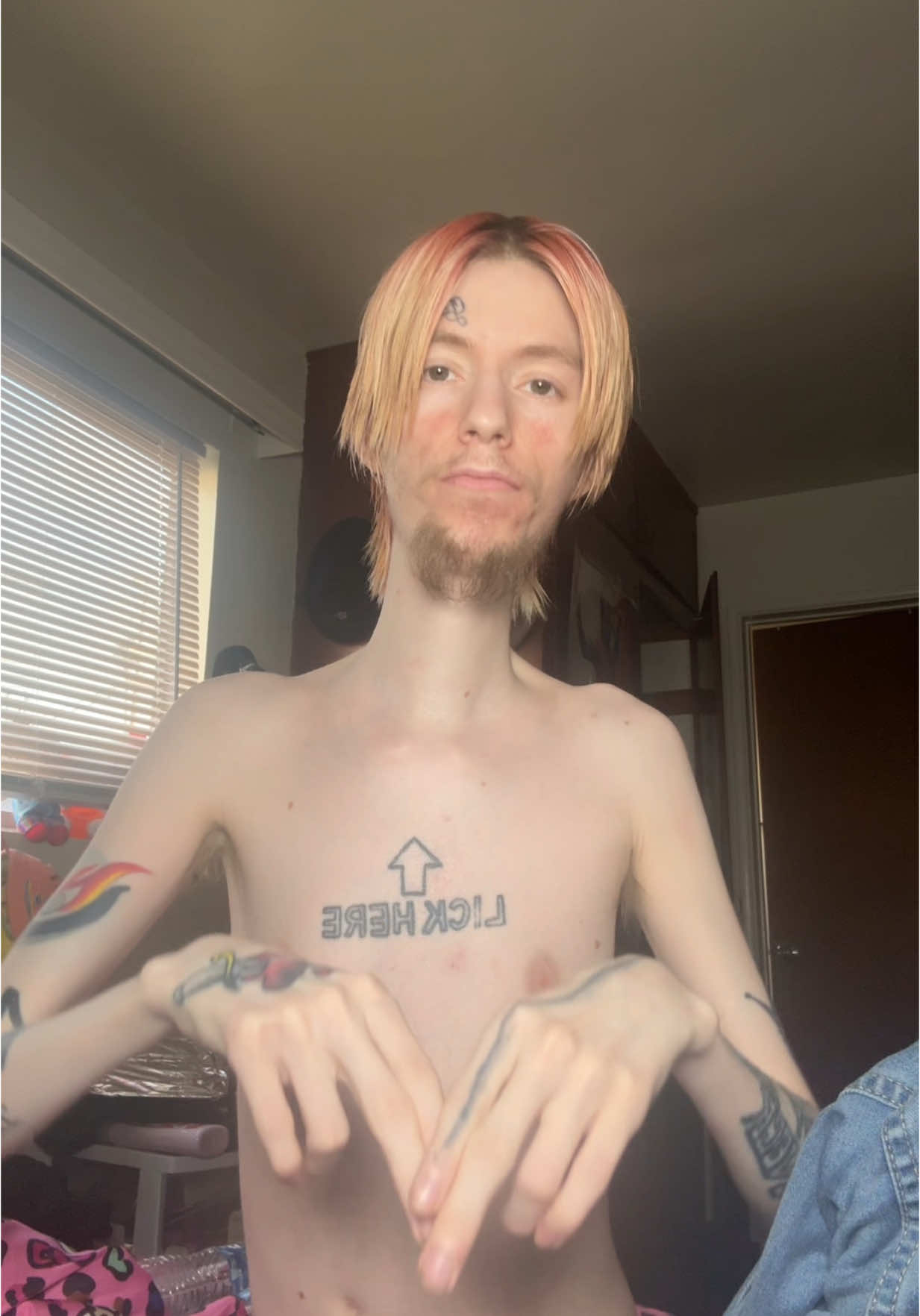 Long neck , long peep🐥 #fyp #longneck #foryoupage #trending #foryourpage #humor #Love #ynwmelly #trend #lilpeep #relationships 