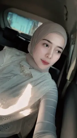 Mantra hari ini : Kita lagi ga balapan sama siapapun dalam hidup ini, so enjoy your process. Apapun yang lagi kamu usahakan, semoga selalu Allah mudahkan. Aamiin.