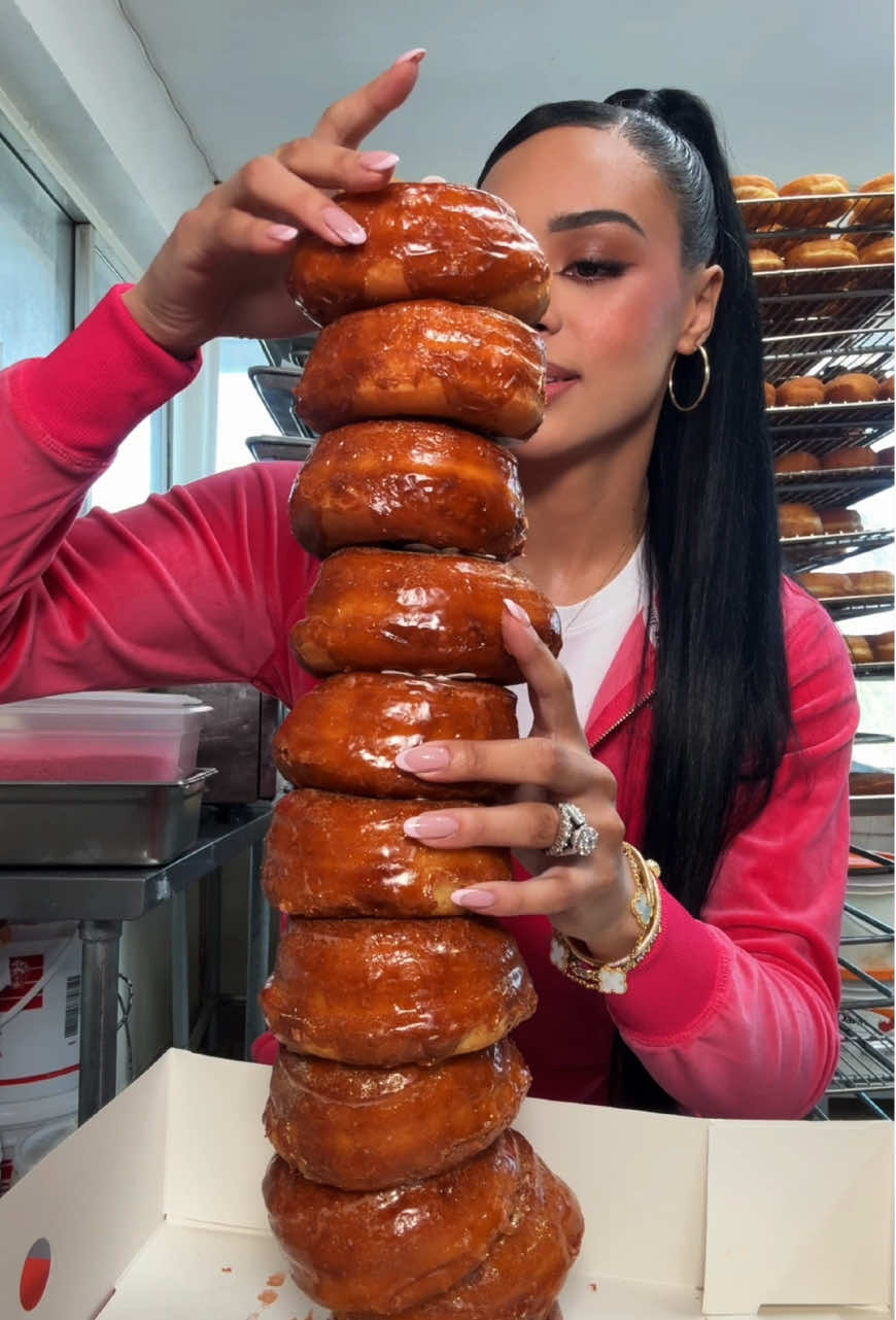 eating donuts in the best way with my @NYX Professional Makeup buttermelt glaze skin tint🍩 #NYXCosmeticsPartner
