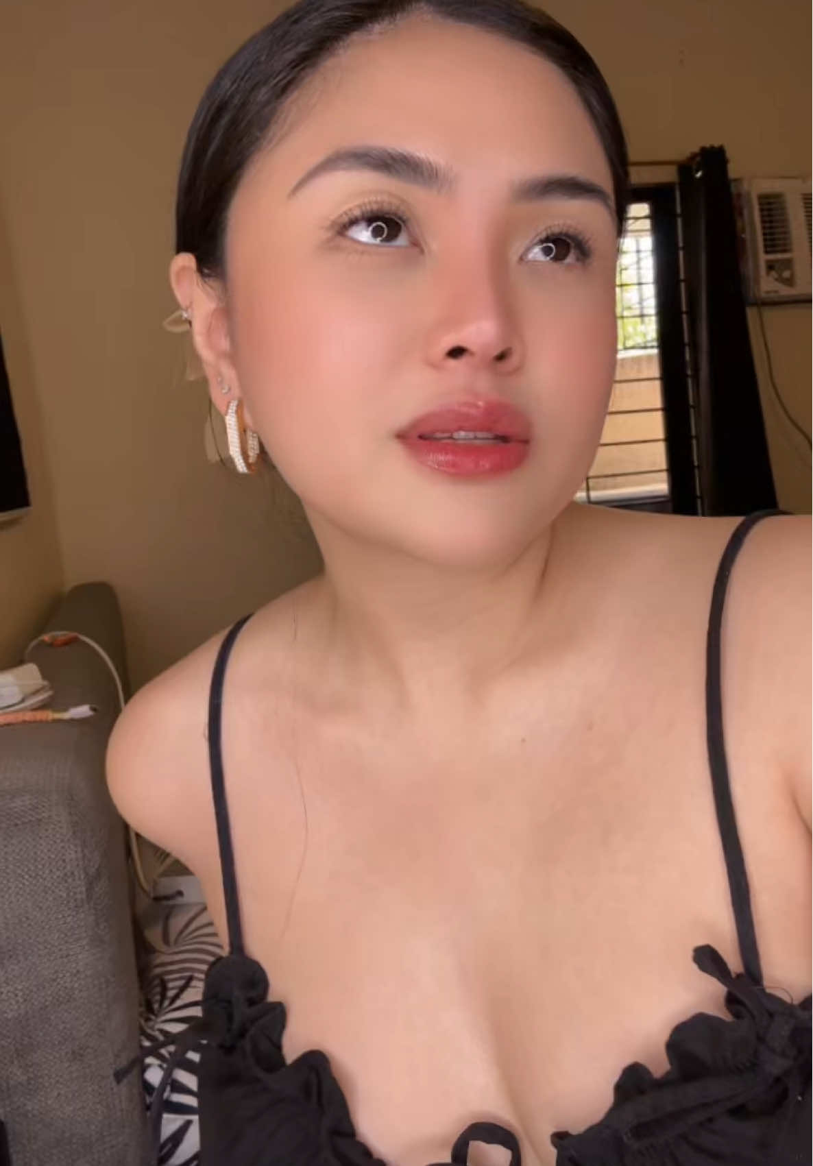 Ang ganda talaga ng lip serum nato. Check nyo na sa yellow basket!