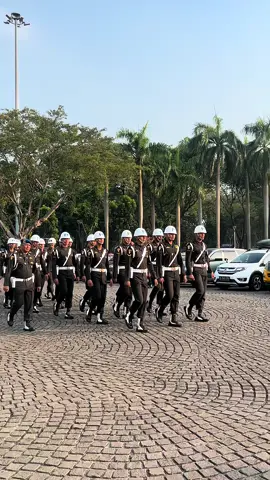 hidup di bawah aturan, bergerak di atas perintah🔥