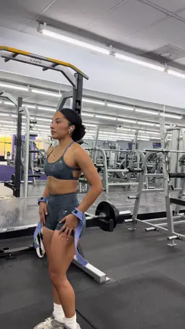 🩶  #gymgirl #gymoutfit #gymshark #fyp #GymTok #gyminspo #outfitinspo 