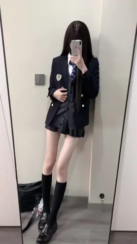高校の制服可愛すぎる♡ 入学前に痩せといてほんとよかった😭  私は夜ご飯に炭水化物控えたのとラクビ飲んでたよー ちなみに1番安く買えるサイトはプロフに貼っておいたよー #pr #ラクビプレミアム #青ブタ界隈 #jk