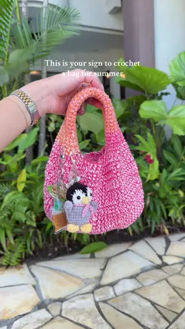 Every girl needs a crochet bag for summer! Used the donut bag pattern by bygalk 🩷 #crochettiktok #crochetbag #summerbag #handbags 