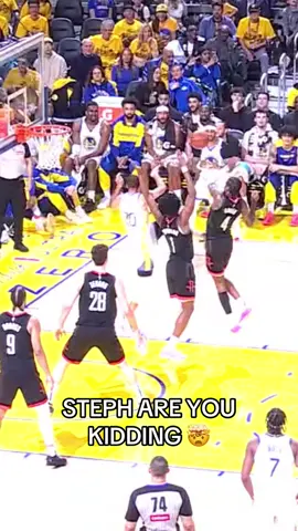 WILD PASS BY STEPH CURRY. 👀🔥 #NBA #basketball #bball #stephcurry #warriors 
